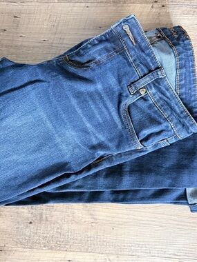 Kut from the Kloth Medium Blue Boyfriend Jeans
